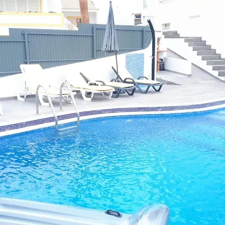 Marina Pool 8 Guests فيلة البوفيرا